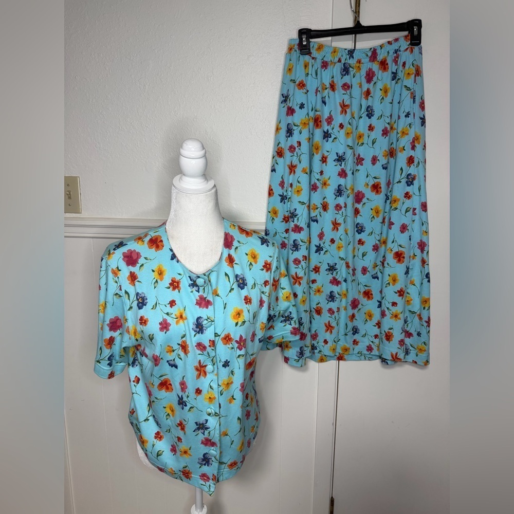Talbots Floral Top with skirts  Multicolor floral  Blooms  size M